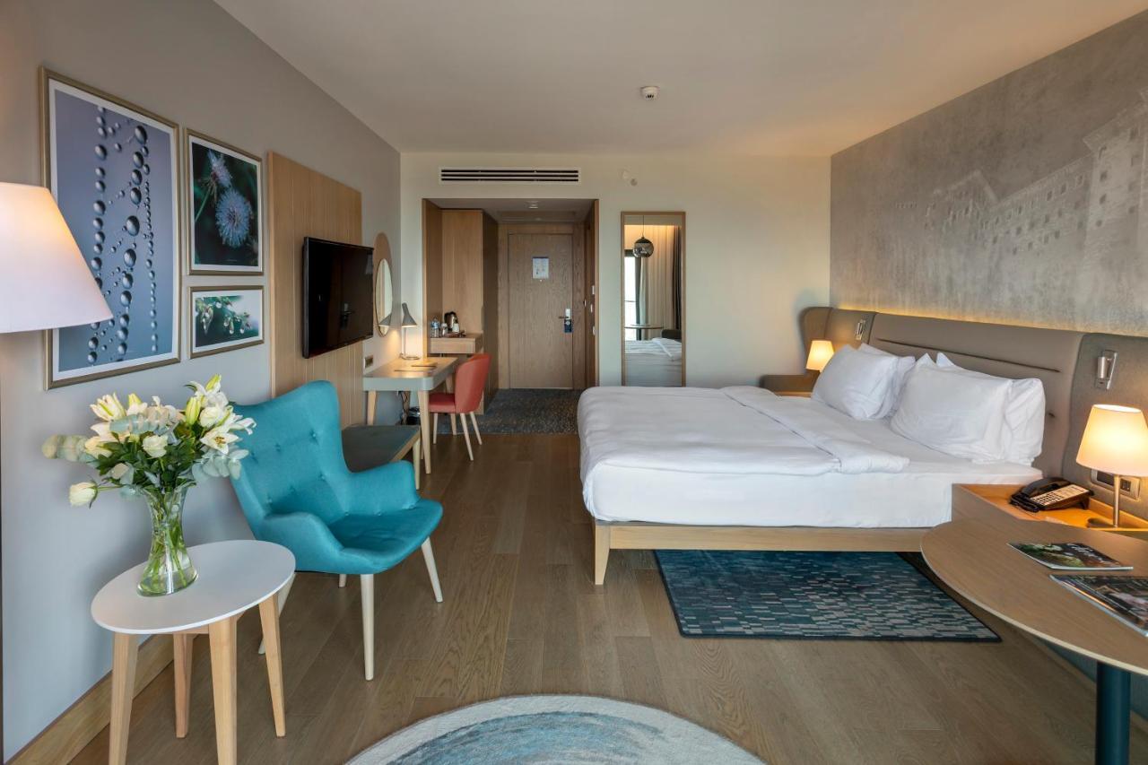 Radisson Blu Hotel Trabzon Esterno foto A room at the hotel