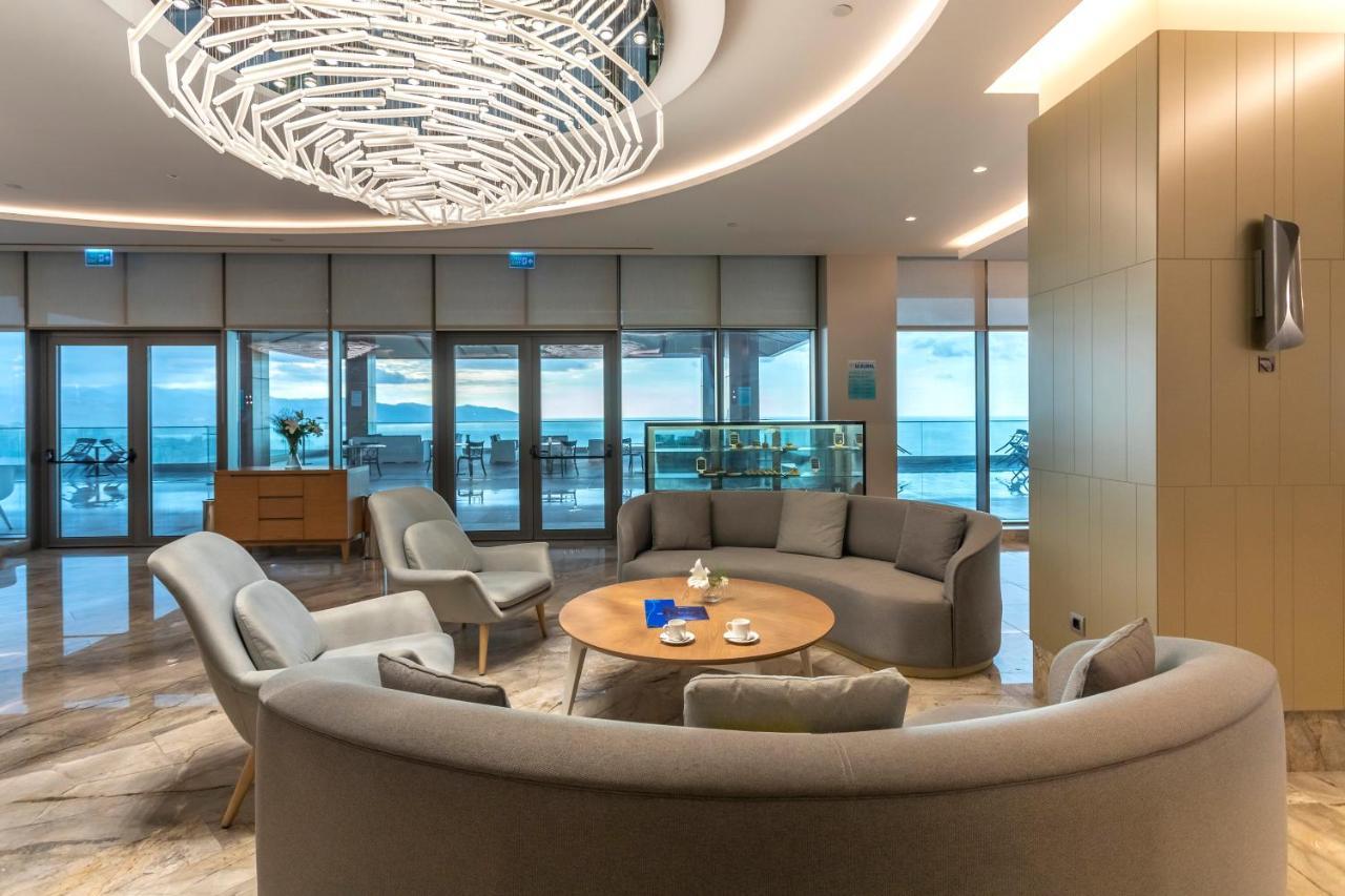 Radisson Blu Hotel Trabzon Esterno foto The lounge at the airport