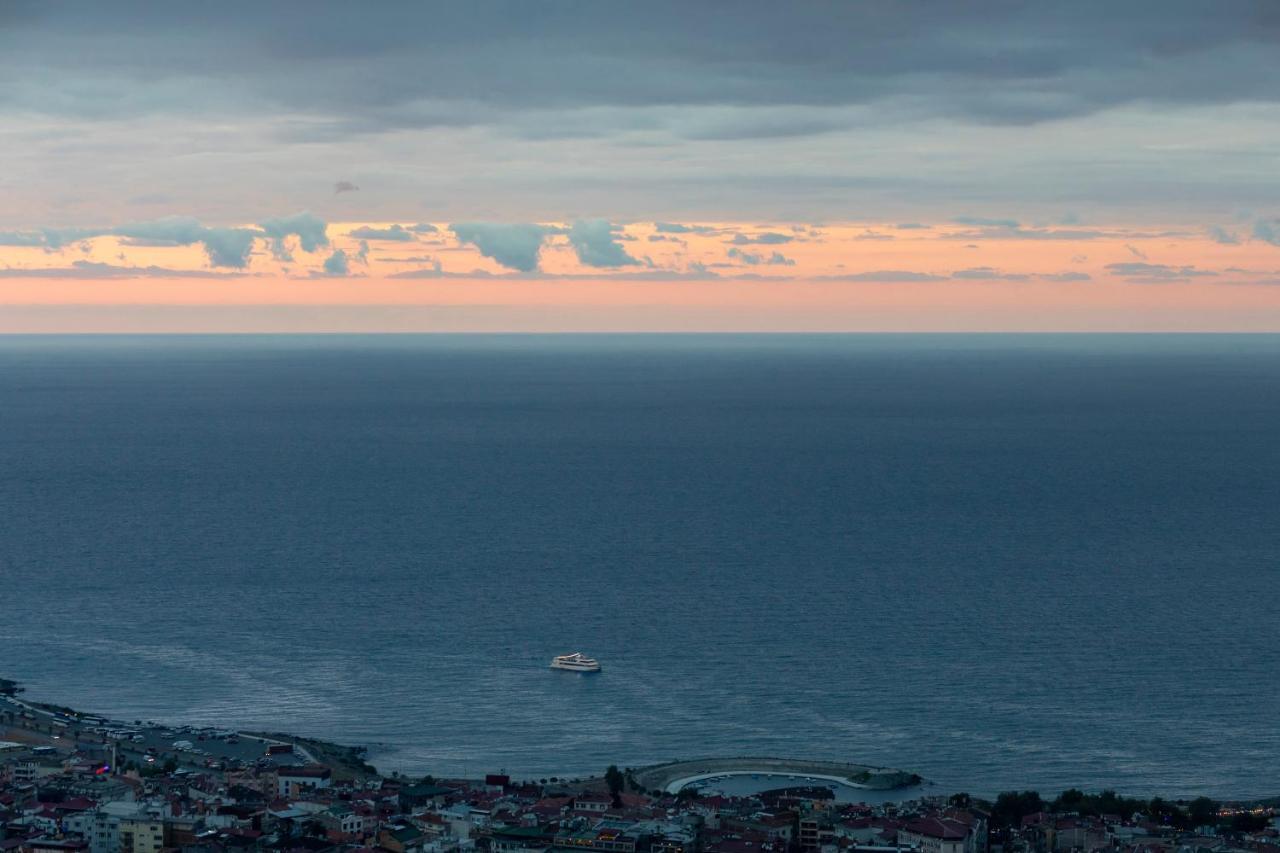 Radisson Blu Hotel Trabzon Esterno foto View of the sea from the city