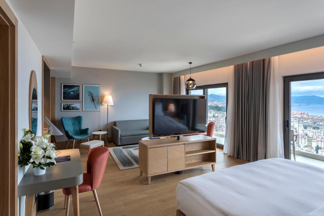 Radisson Blu Hotel Trabzon Esterno foto A room at the hotel