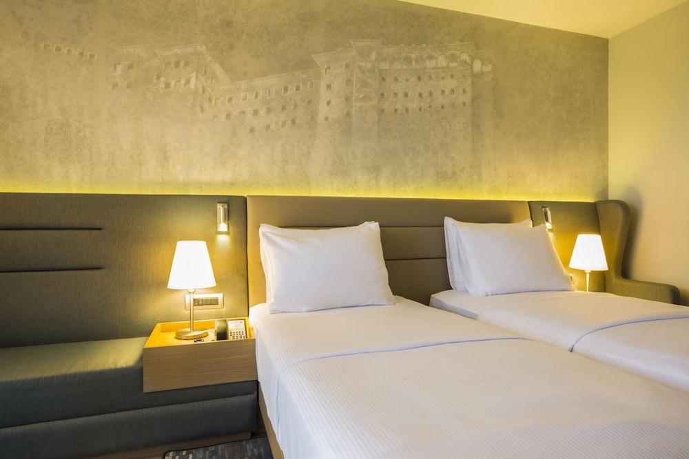 Radisson Blu Hotel Trabzon Esterno foto A room at the hotel