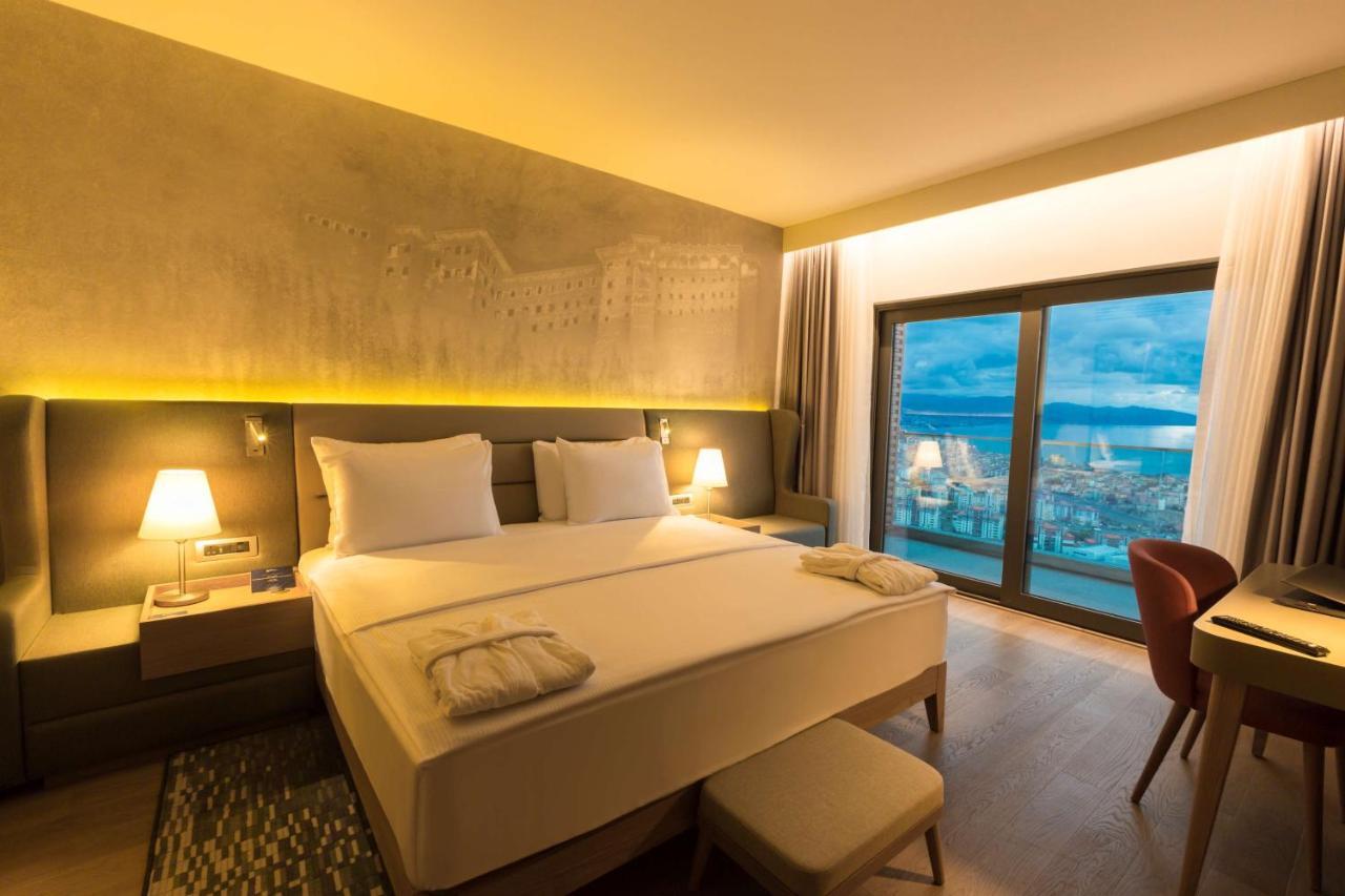 Radisson Blu Hotel Trabzon Esterno foto A room at the hotel
